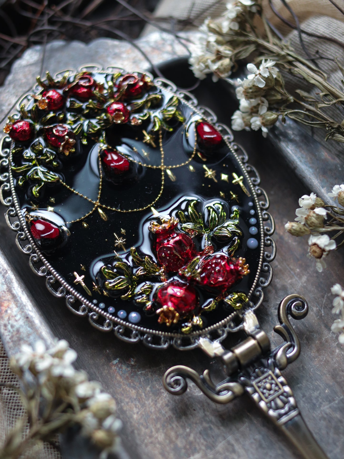 Vintage style hand mirror - Pomegranate