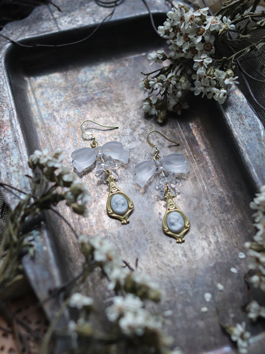 Vintage style earrings - Quiet lady