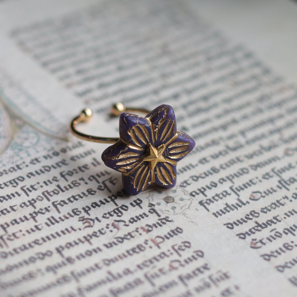 Vintage style ring - Spinning Star