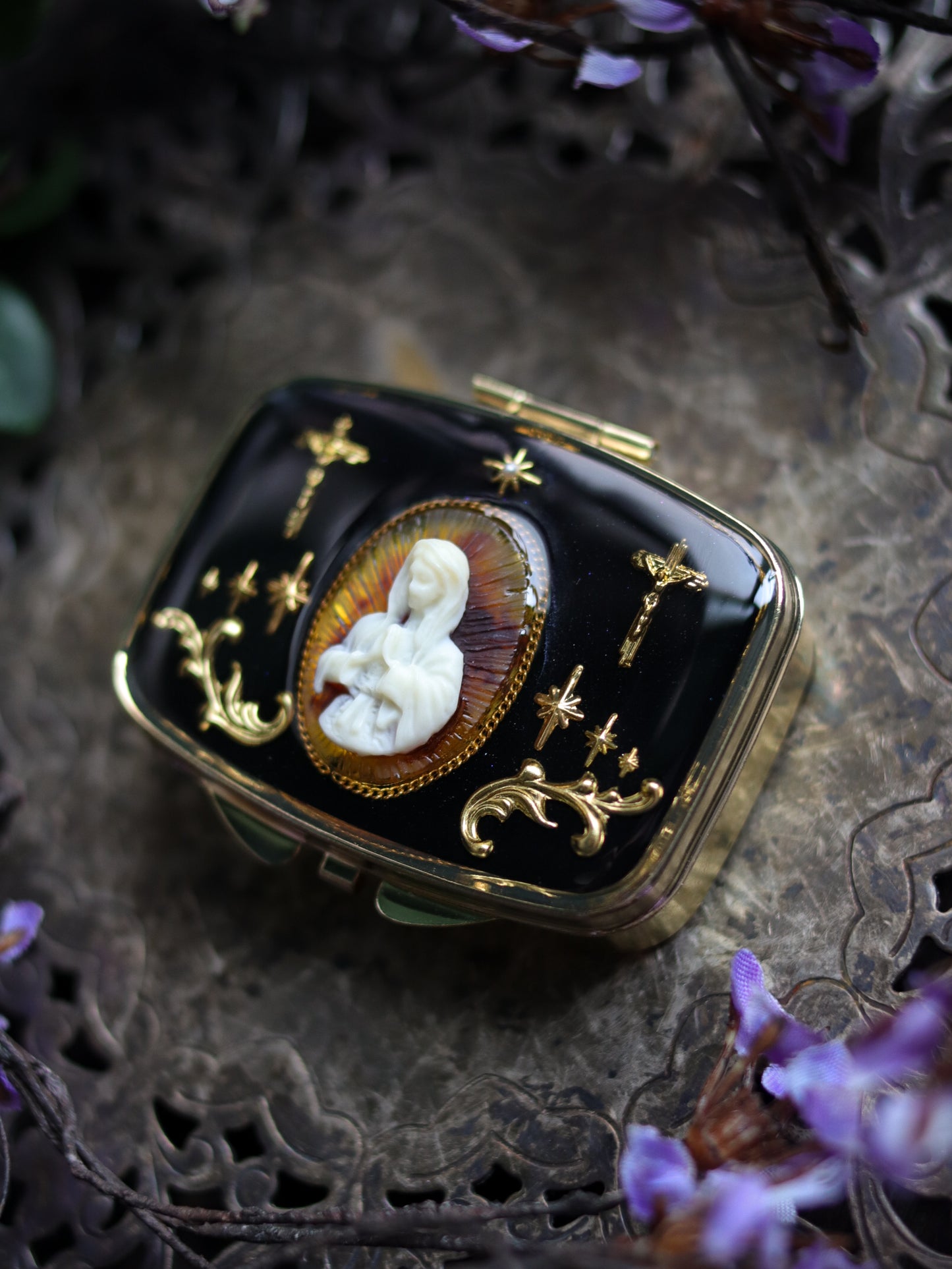 Vintage style mini jewelry pill box - Maria