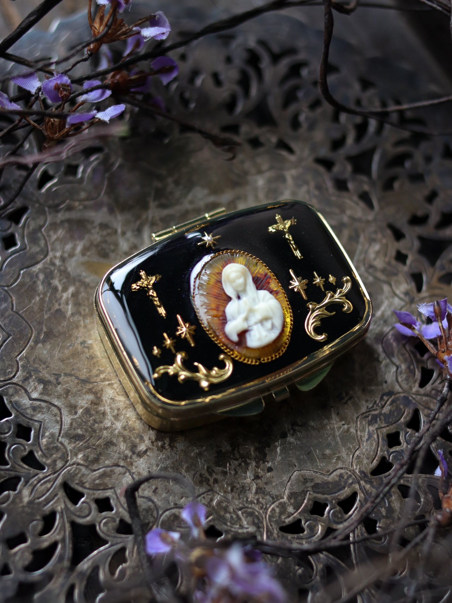 Vintage style mini jewelry pill box - Maria
