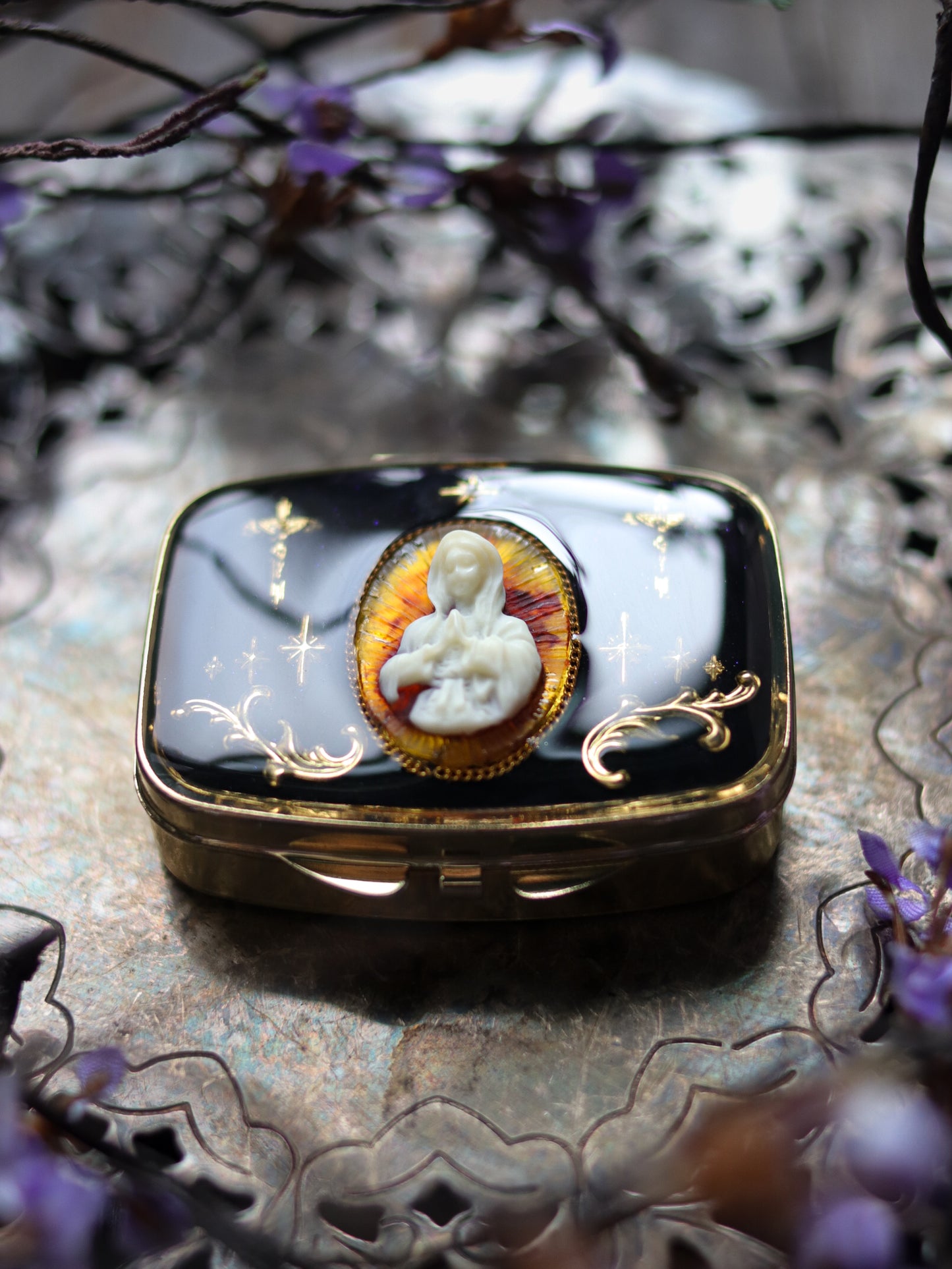Vintage style mini jewelry pill box - Maria