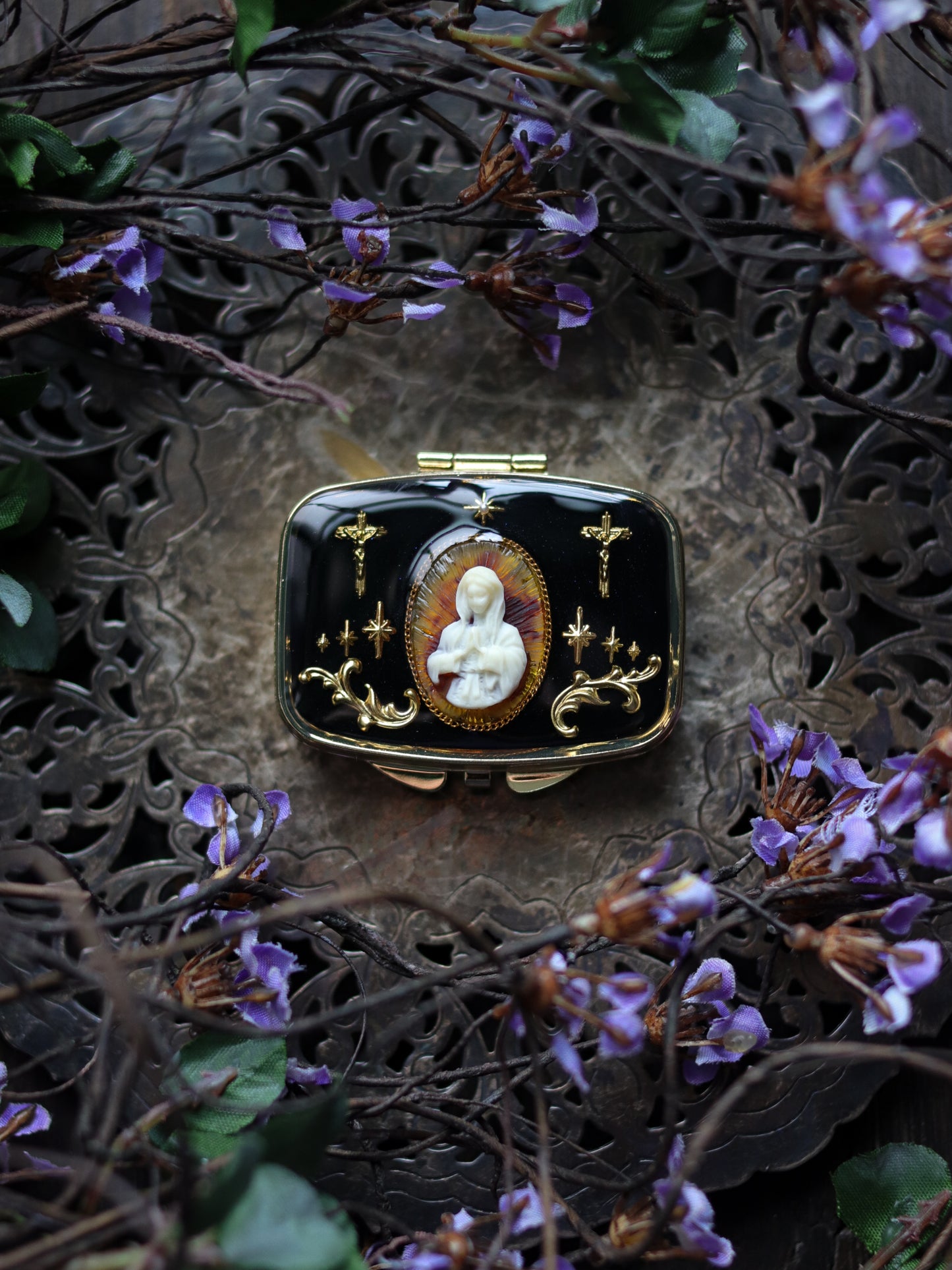 Vintage style mini jewelry pill box - Maria