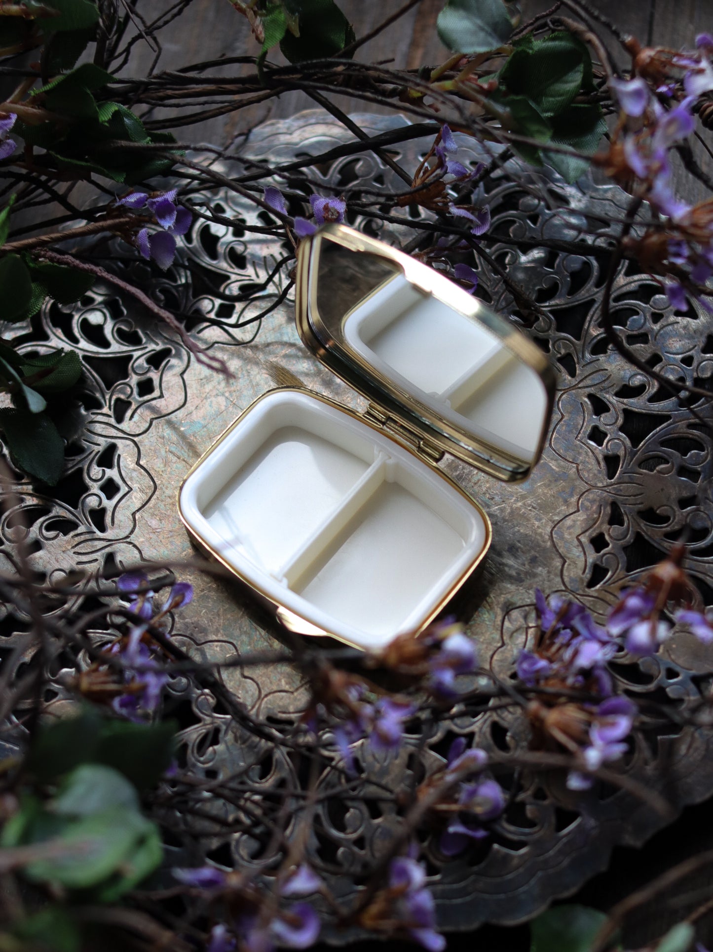 Vintage style mini jewelry pill box - Maria