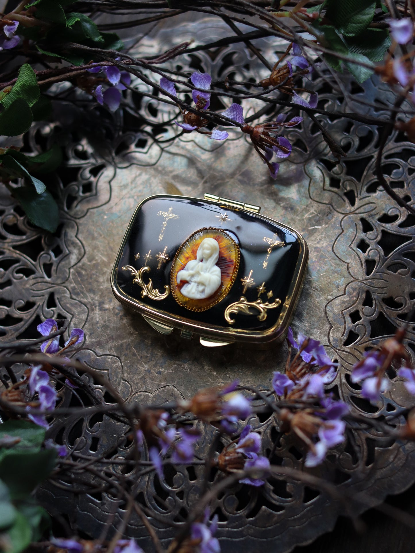 Vintage style mini jewelry pill box - Maria