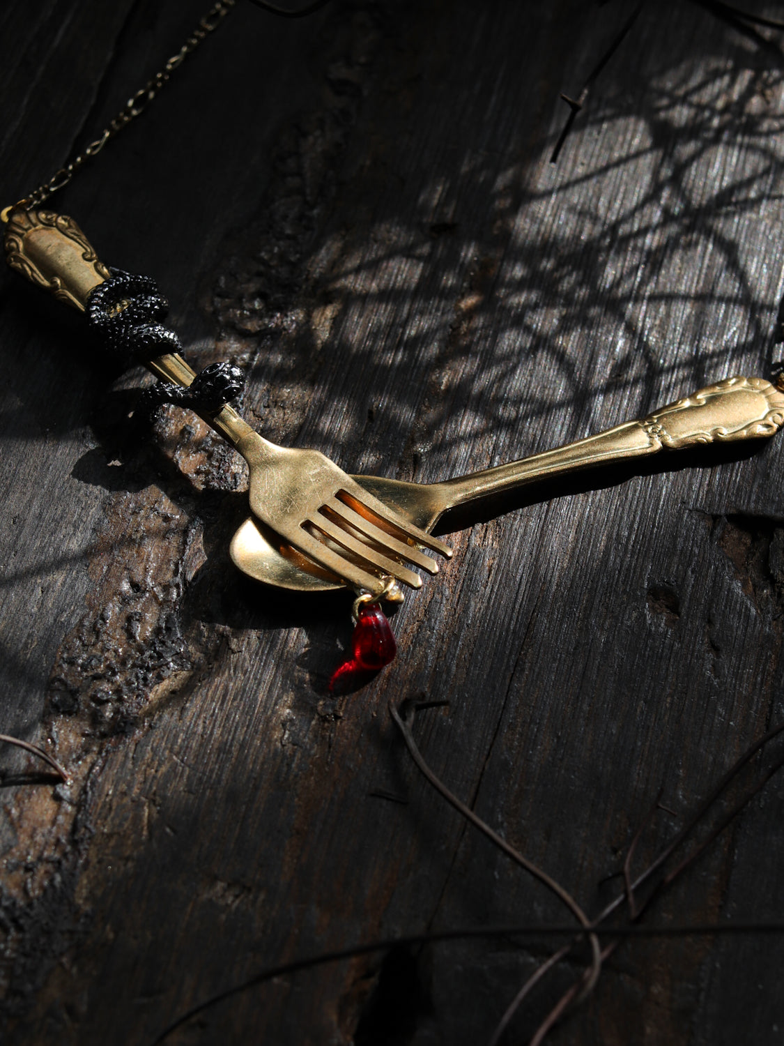Vintage style necklace - Black snake in paradise:Eat
