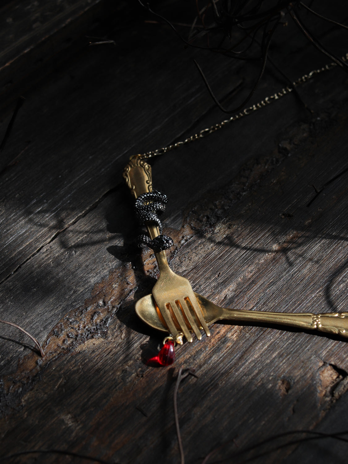 Vintage style necklace - Black snake in paradise:Eat