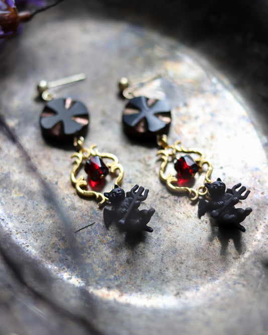 Vintage style earrings - Devil Cat Summon