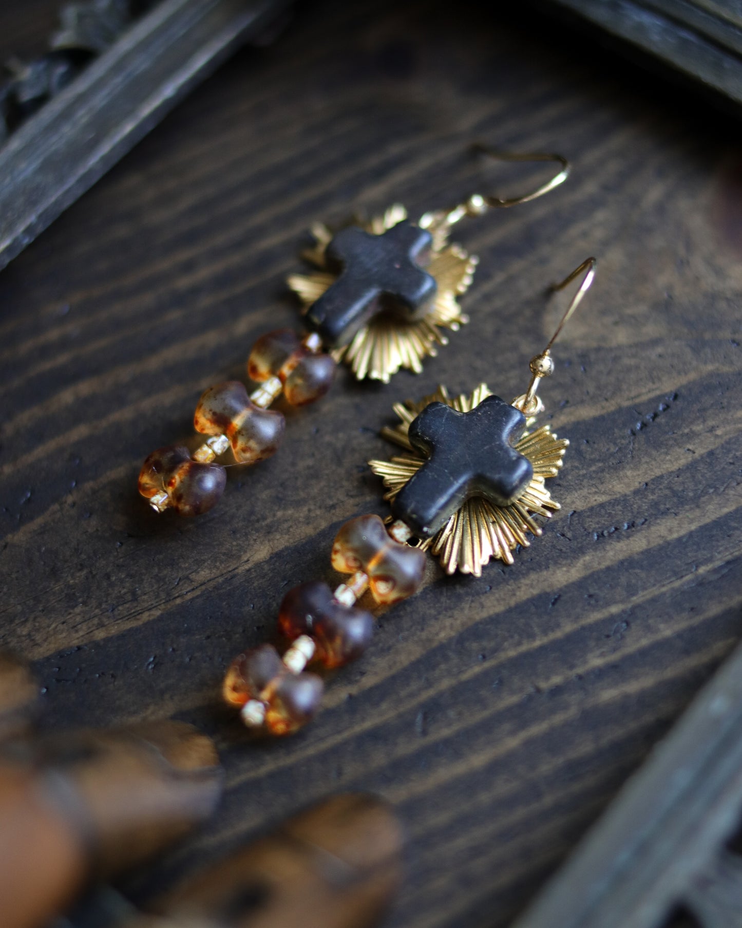 Vintage style earrings - Faith's bones