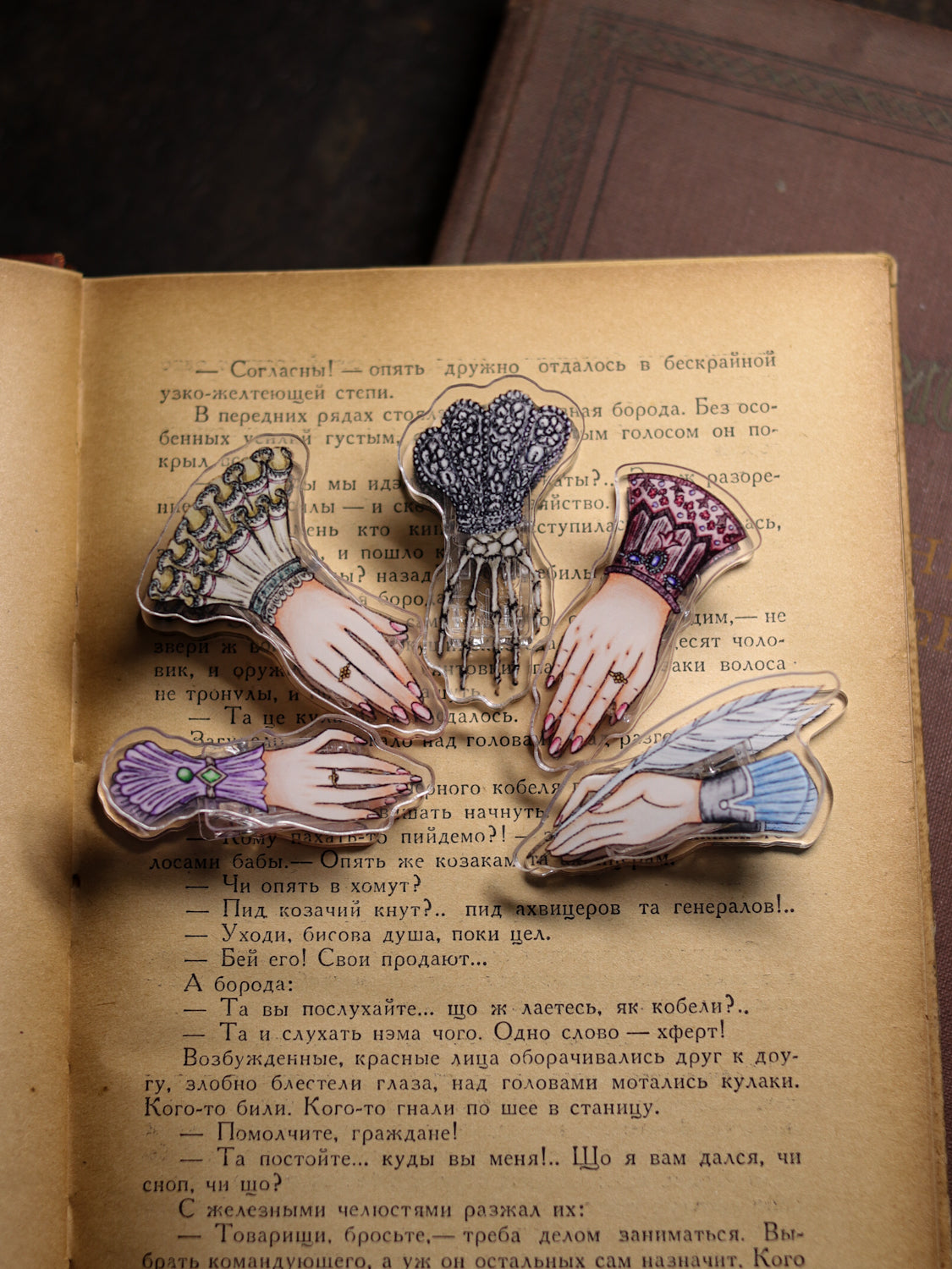 Acrylic Clip Set - Lady's Hand