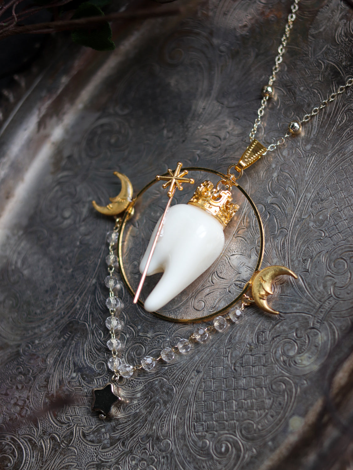 Vintage style necklace - Big Tooth Fairy