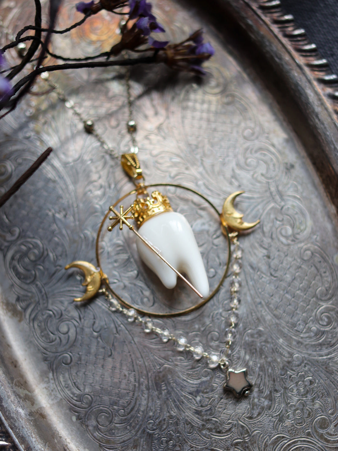 Vintage style necklace - Big Tooth Fairy