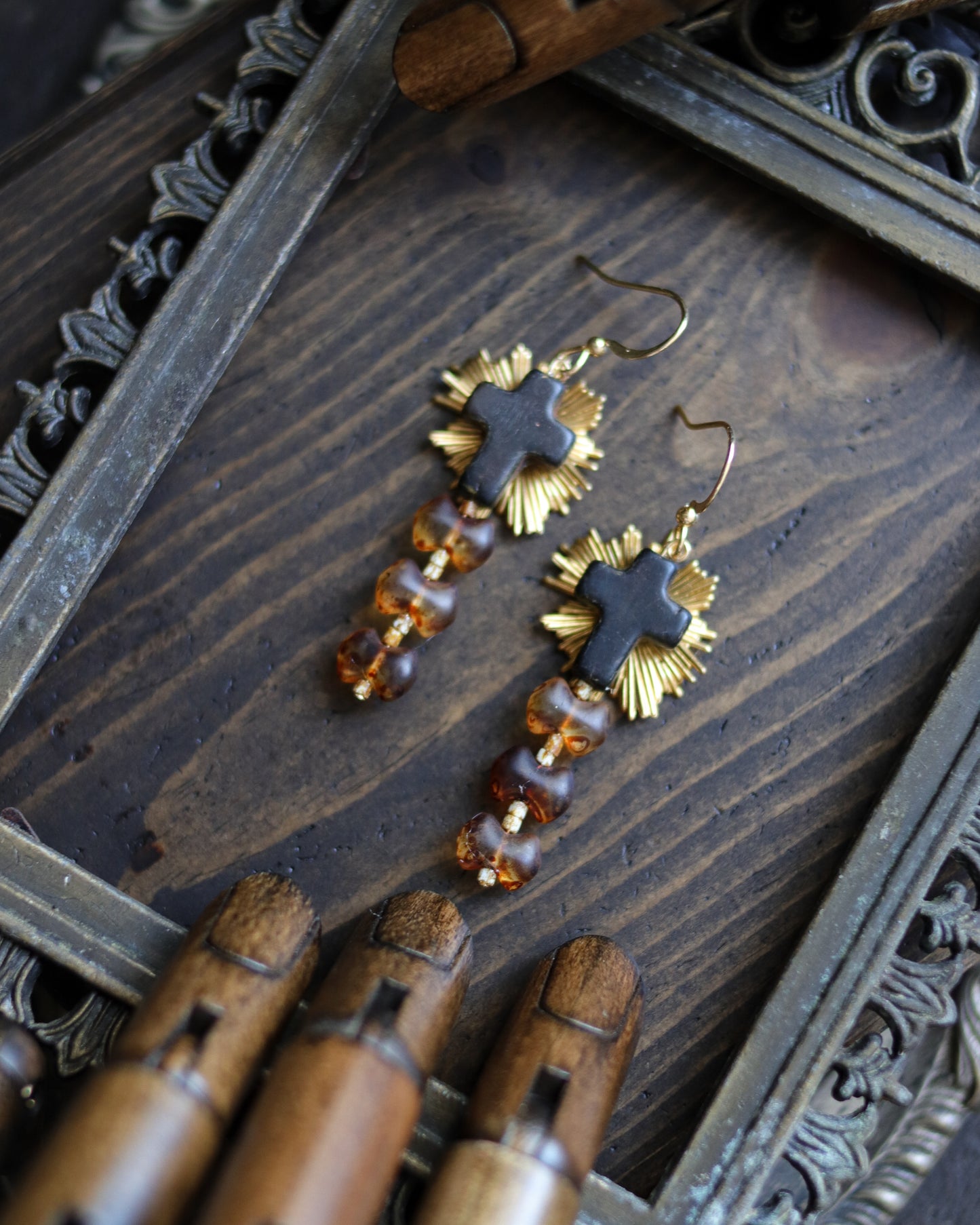 Vintage style earrings - Faith's bones