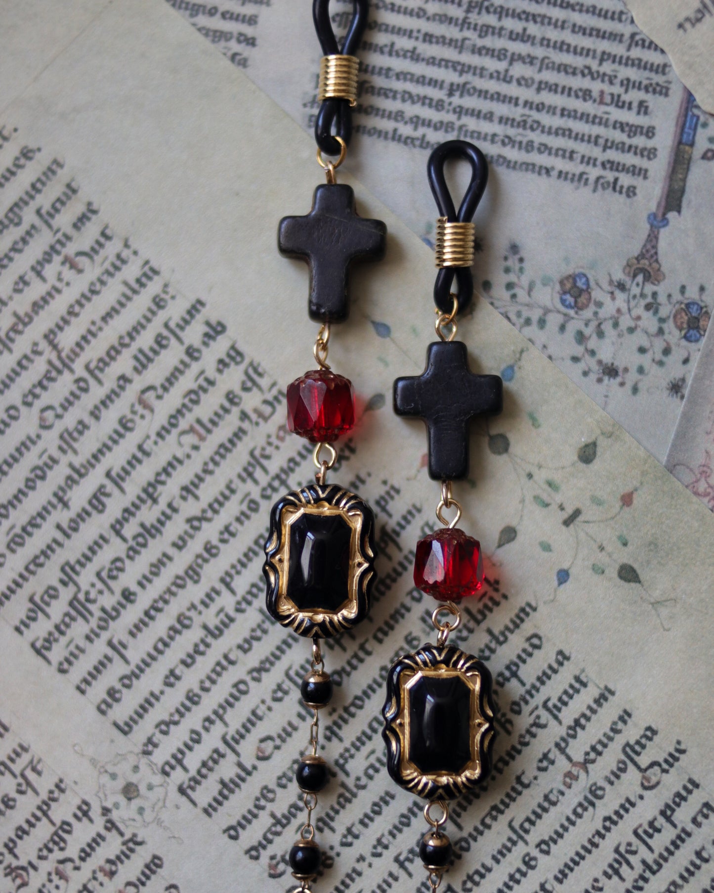 Vintage style eyewear chain - Goth Sister