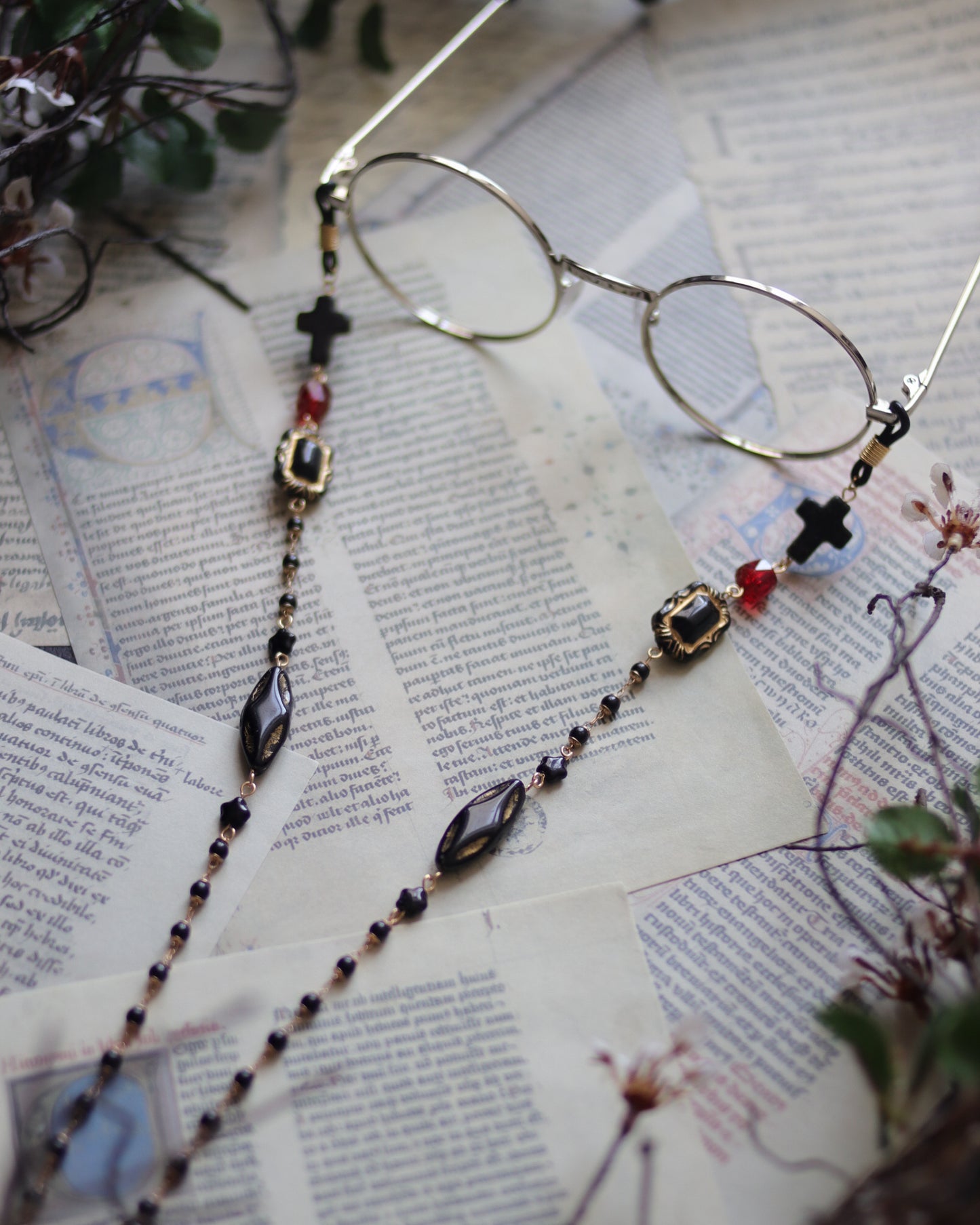 Vintage style eyewear chain - Goth Sister