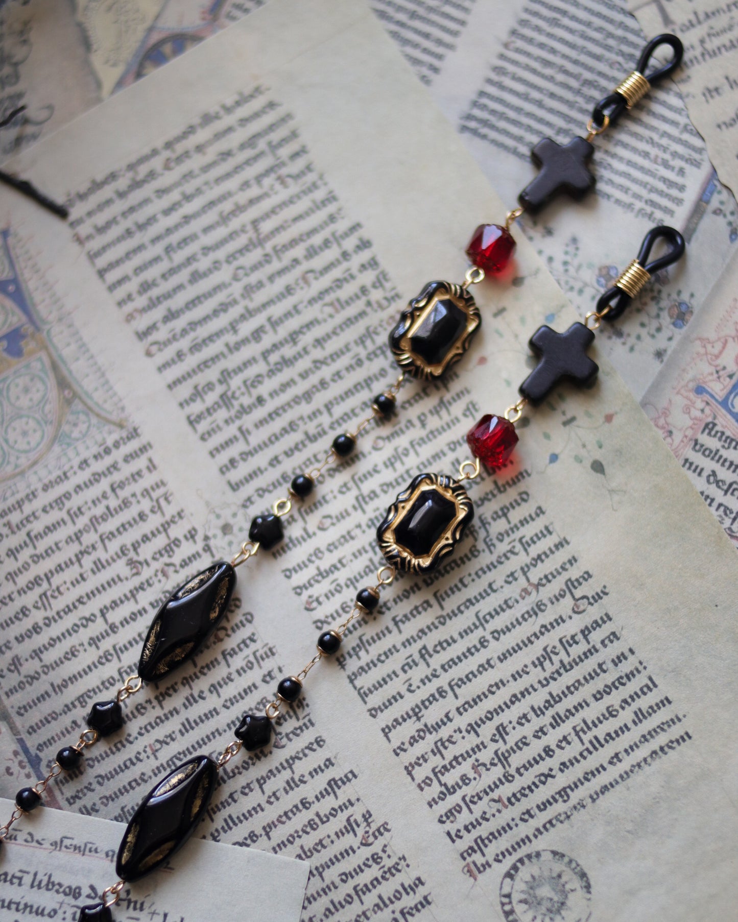 Vintage style eyewear chain - Goth Sister