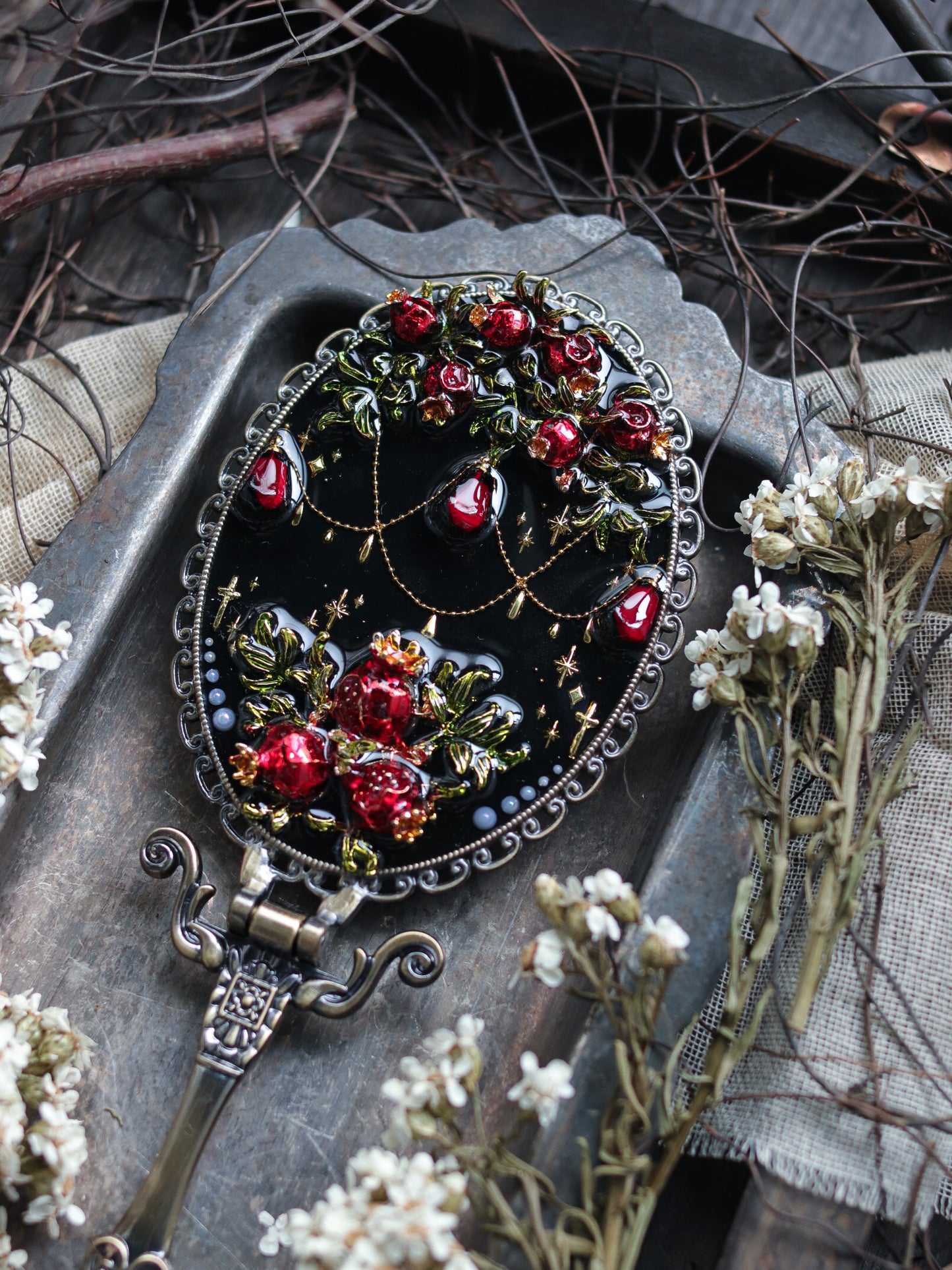 Vintage style hand mirror - Pomegranate