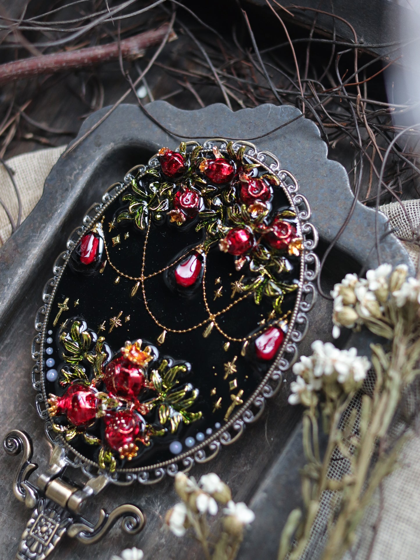 Vintage style hand mirror - Pomegranate