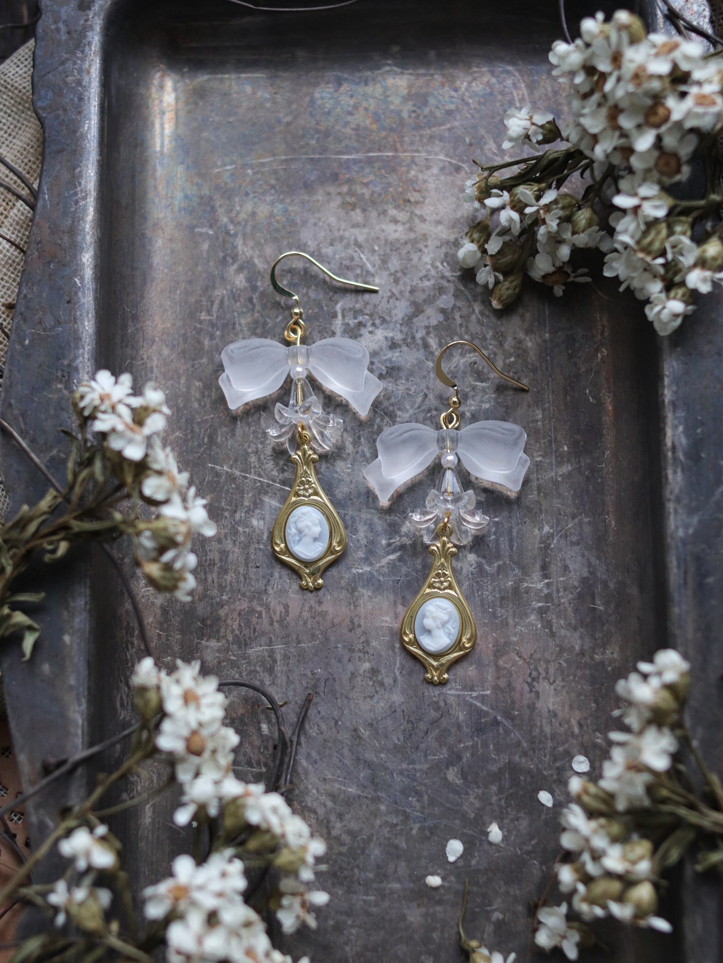 Vintage style earrings - Quiet lady
