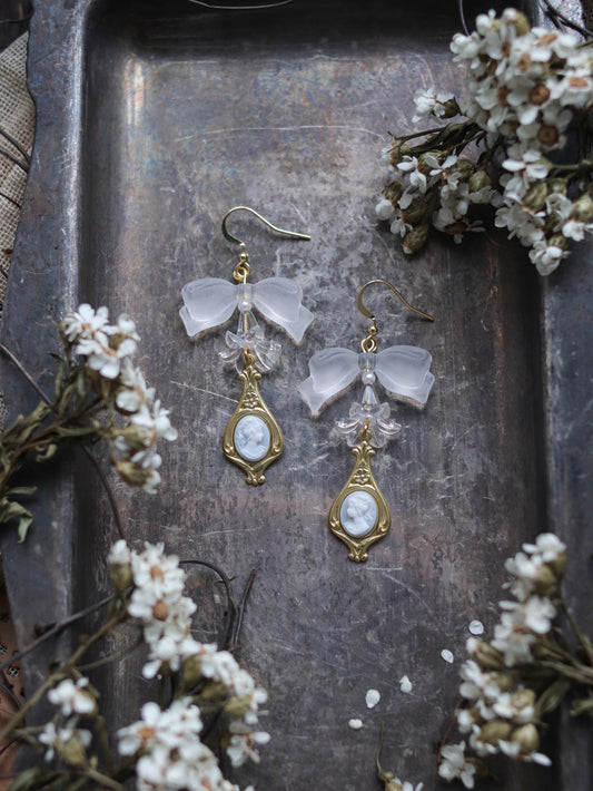 Vintage style earrings - Quiet lady