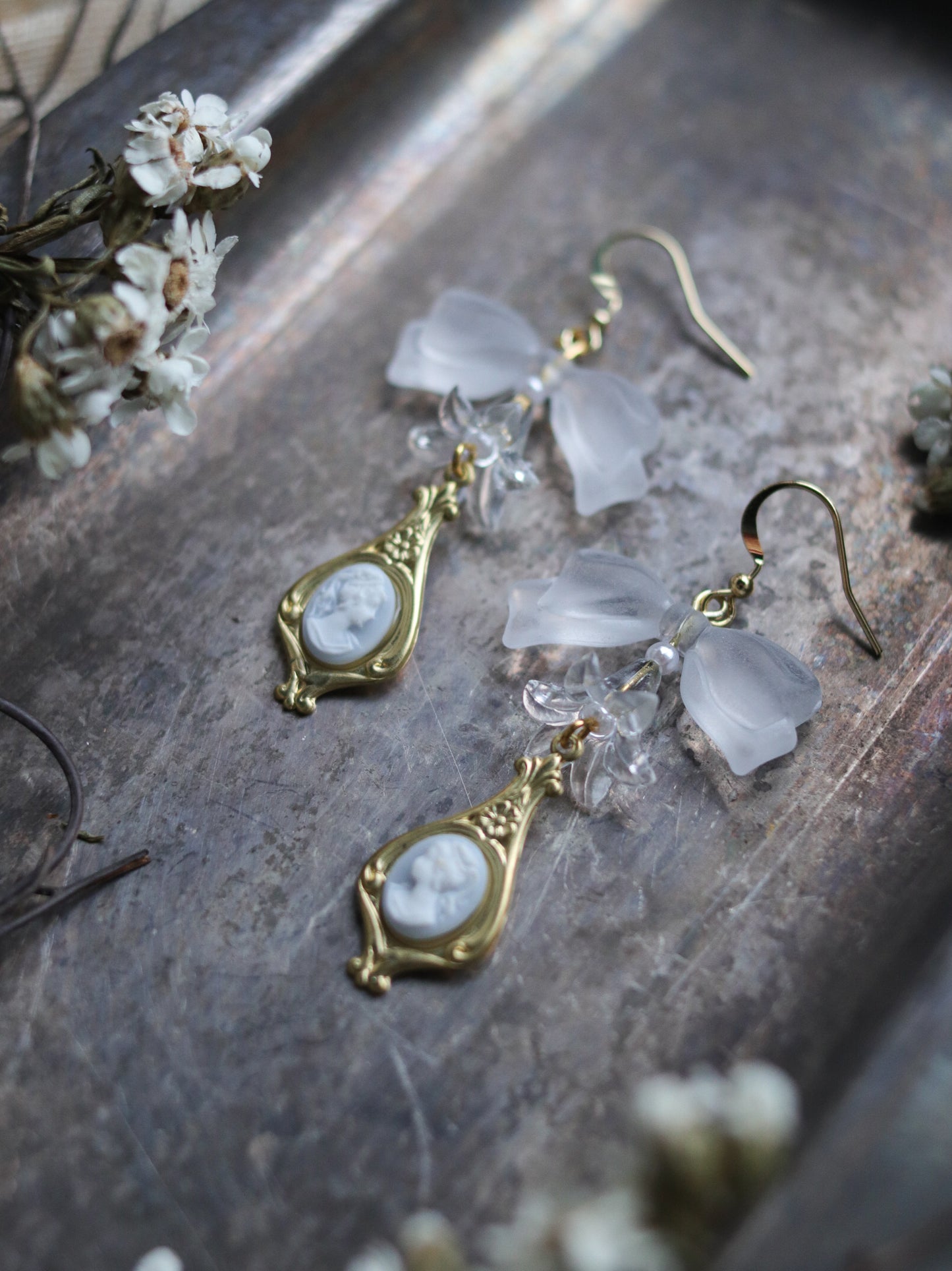 Vintage style earrings - Quiet lady
