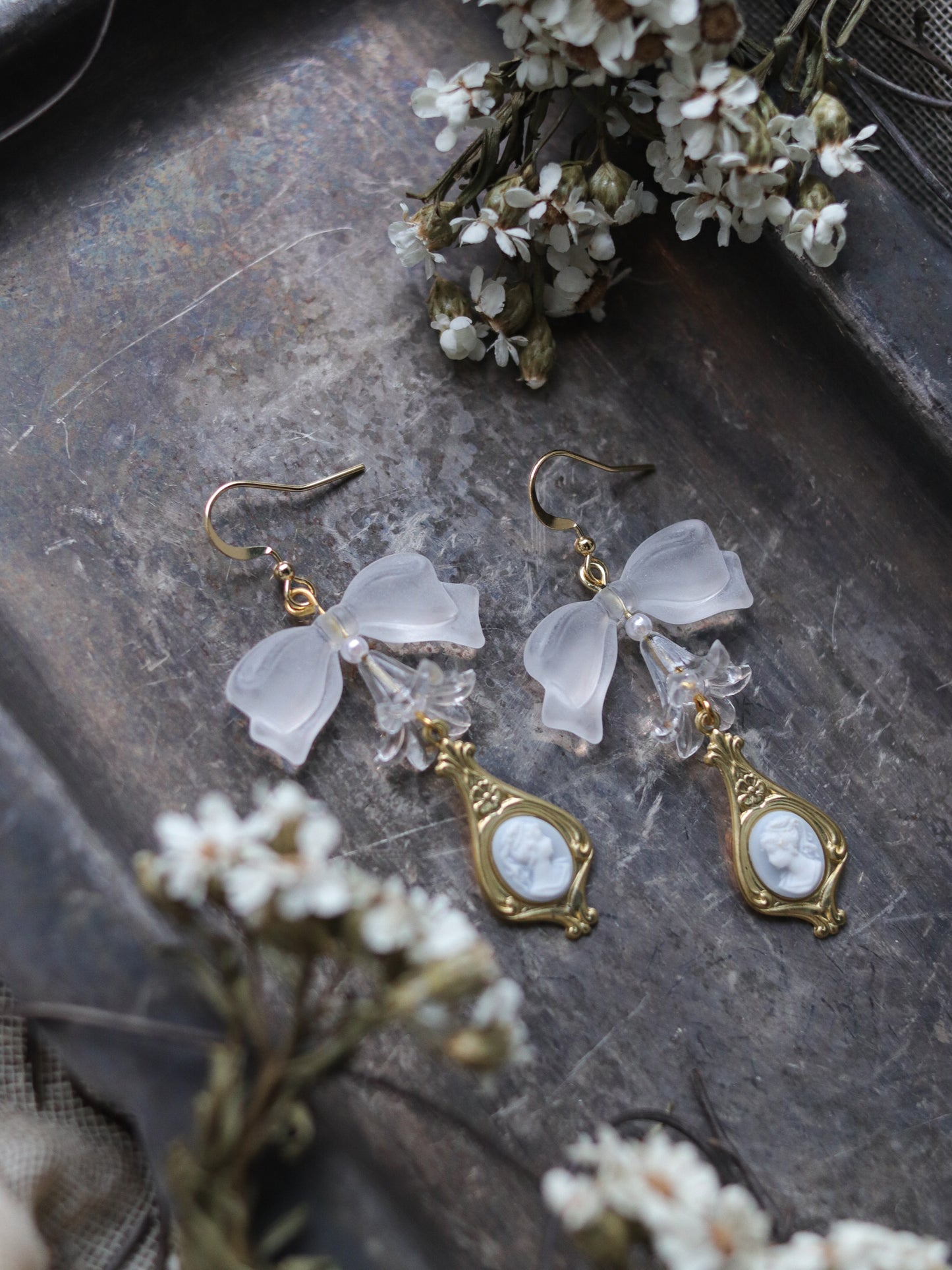 Vintage style earrings - Quiet lady