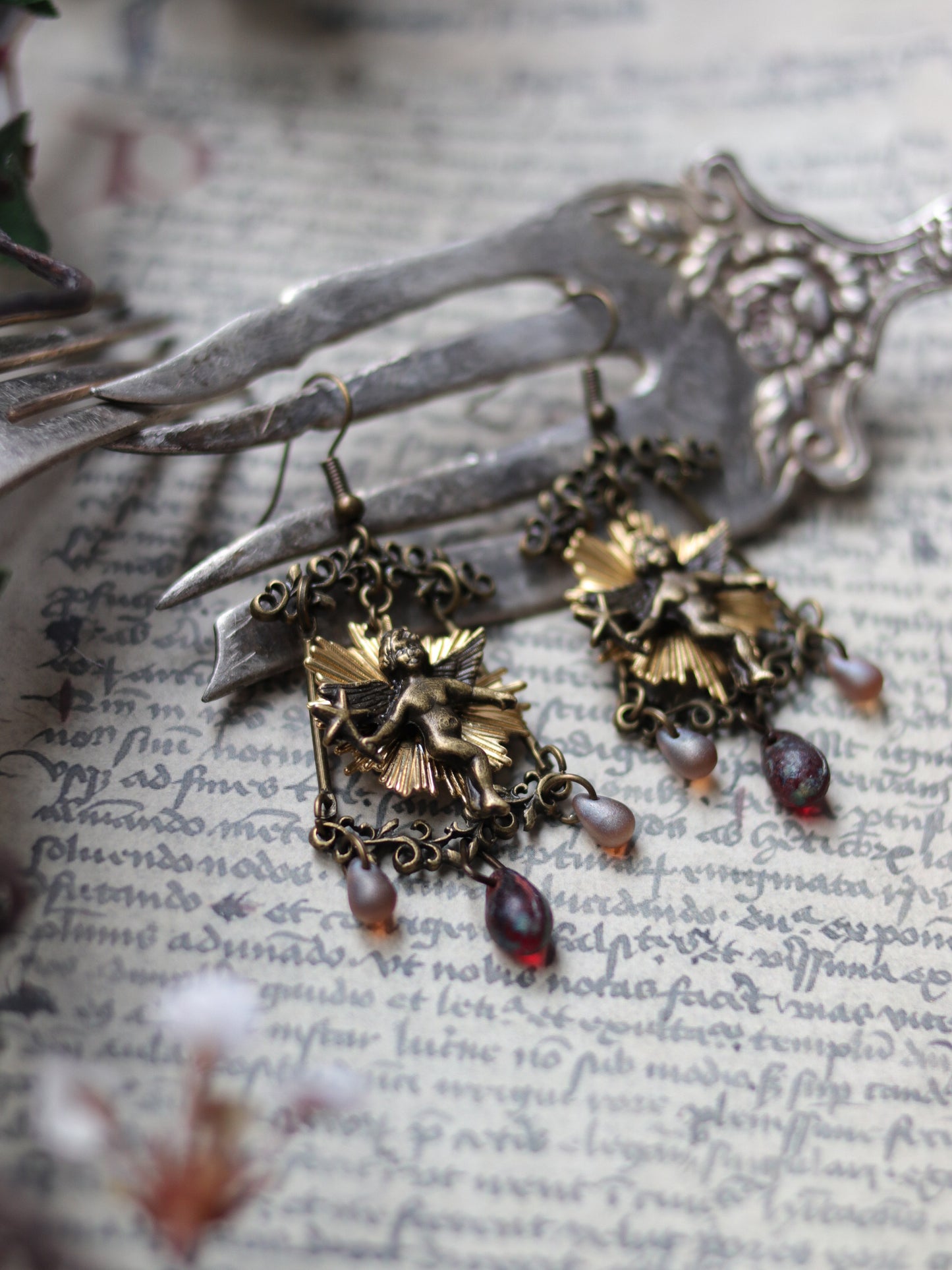 Vintage style earrings - Iron boold angel