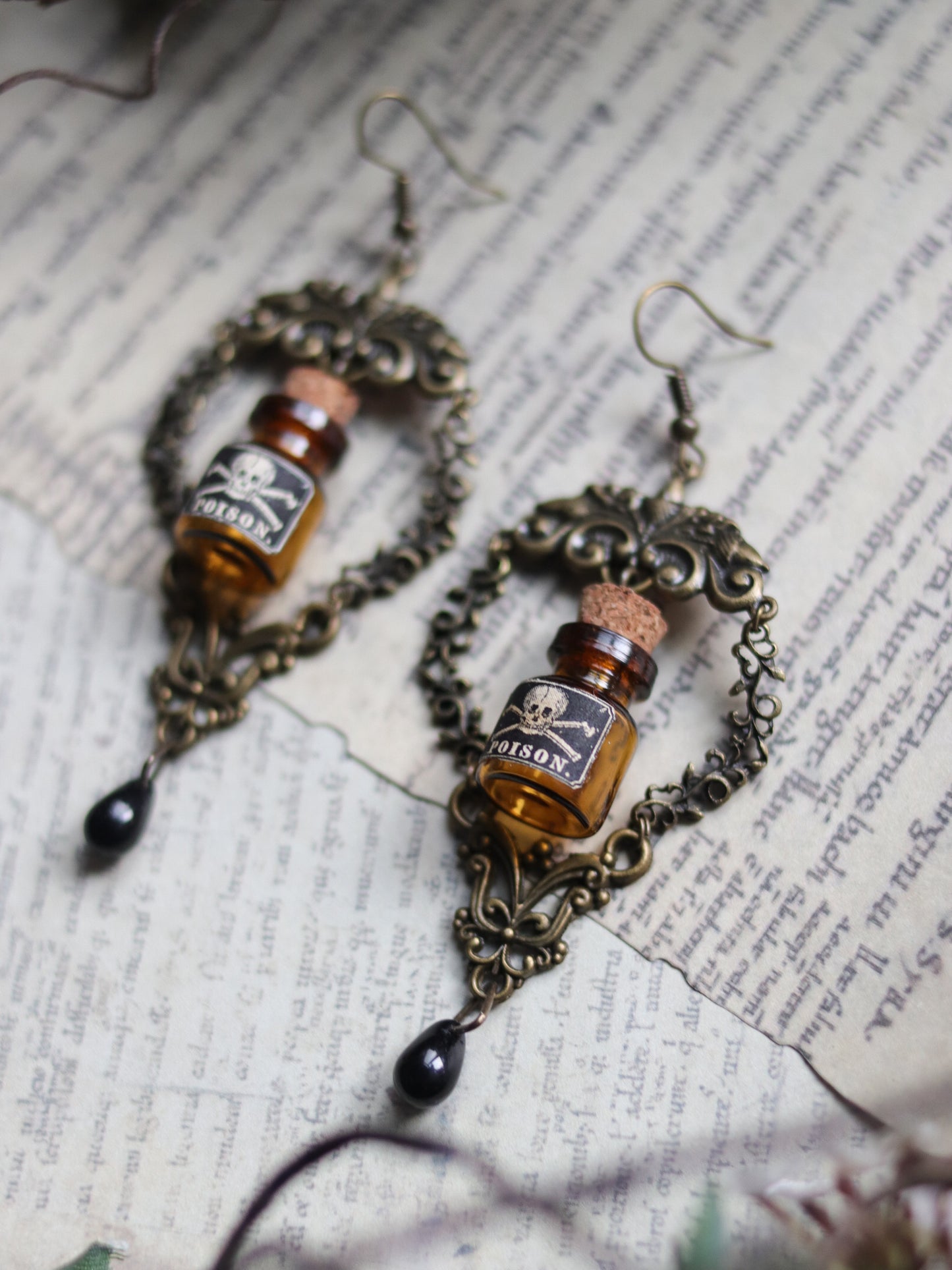 Vintage style earrings - Poison