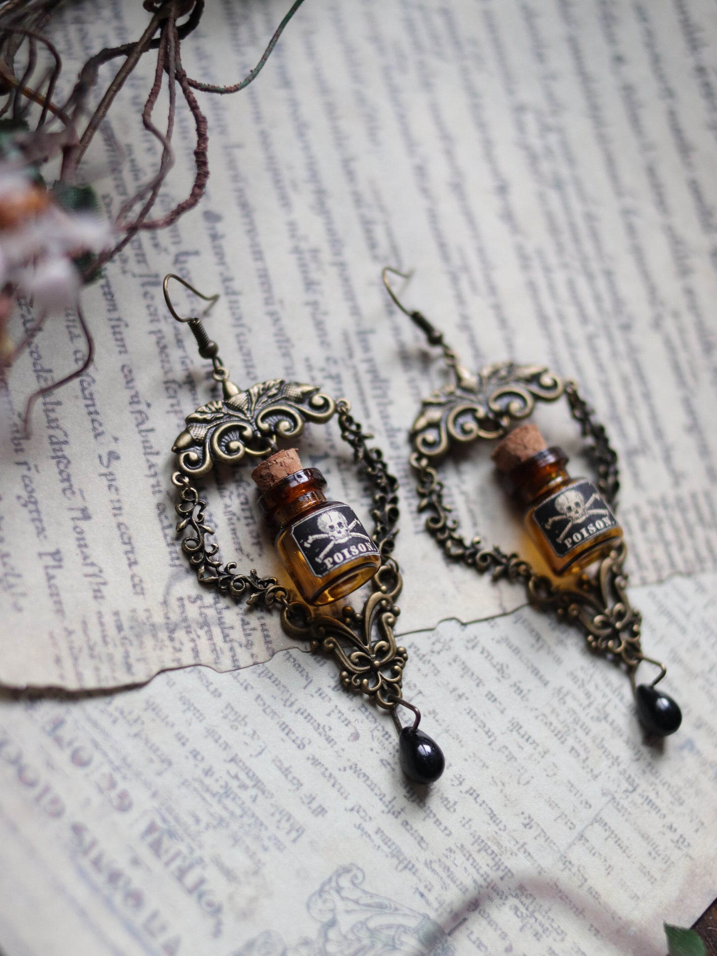 Vintage style earrings - Poison