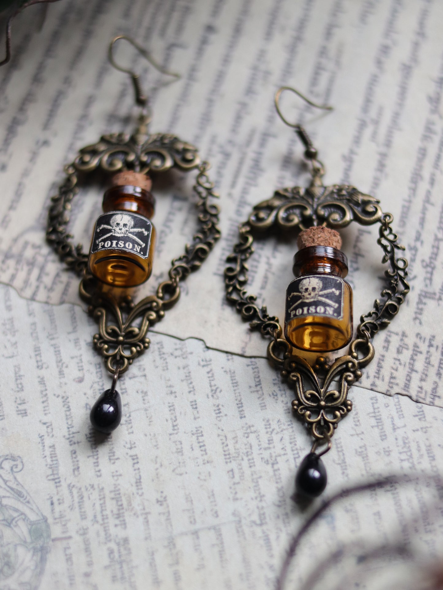 Vintage style earrings - Poison