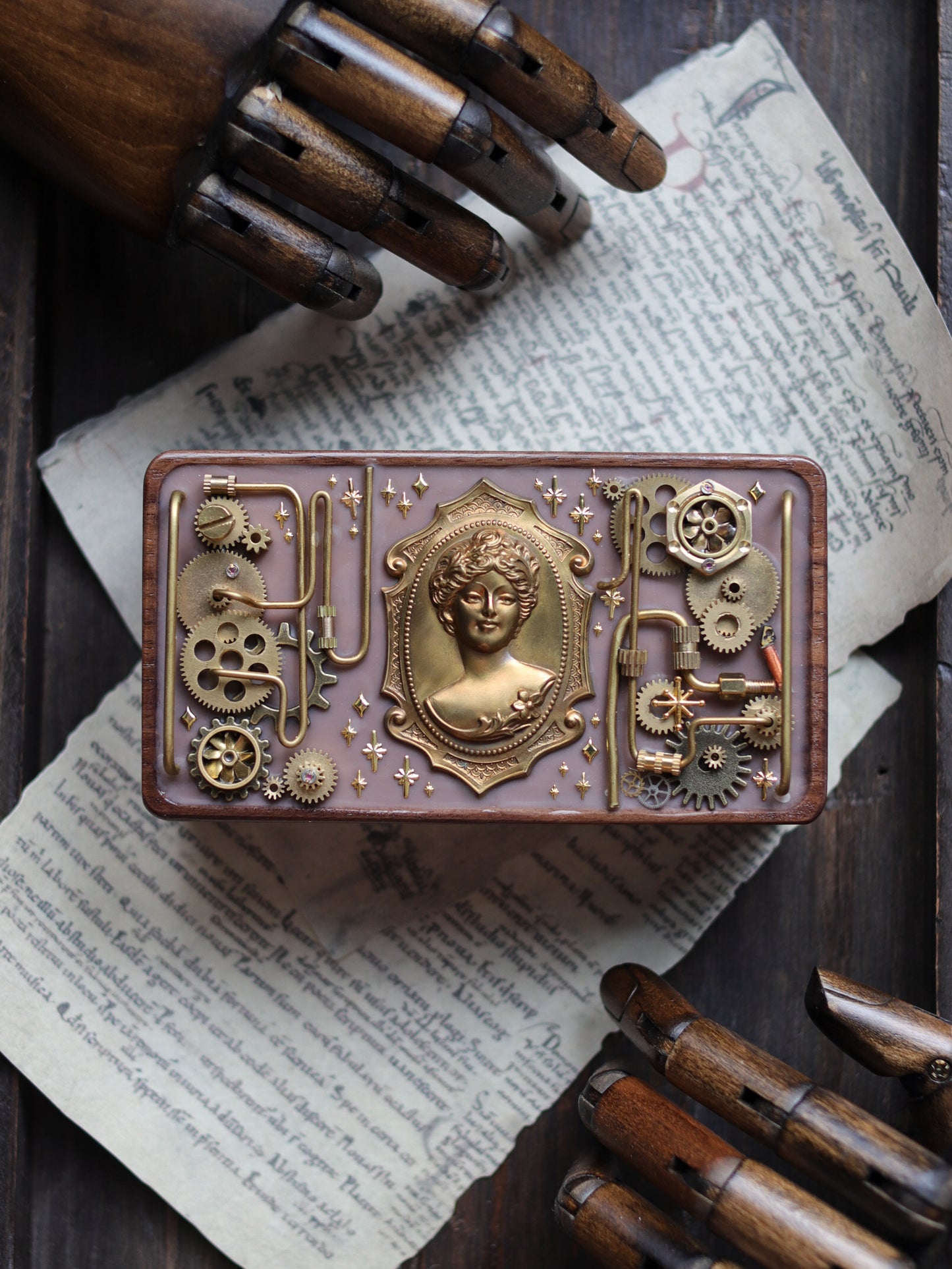 Vintage style walnut jewelry box - Machinery and Lady