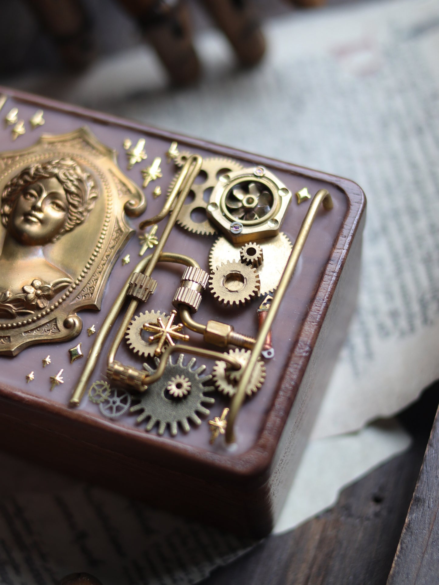 Vintage style walnut jewelry box - Machinery and Lady