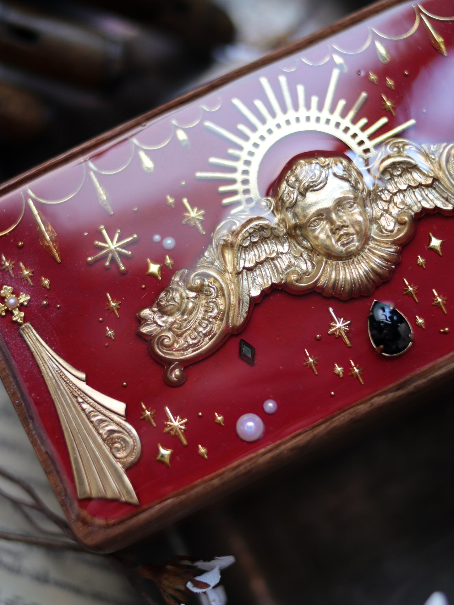 Vintage style walnut jewelry box - Red angel