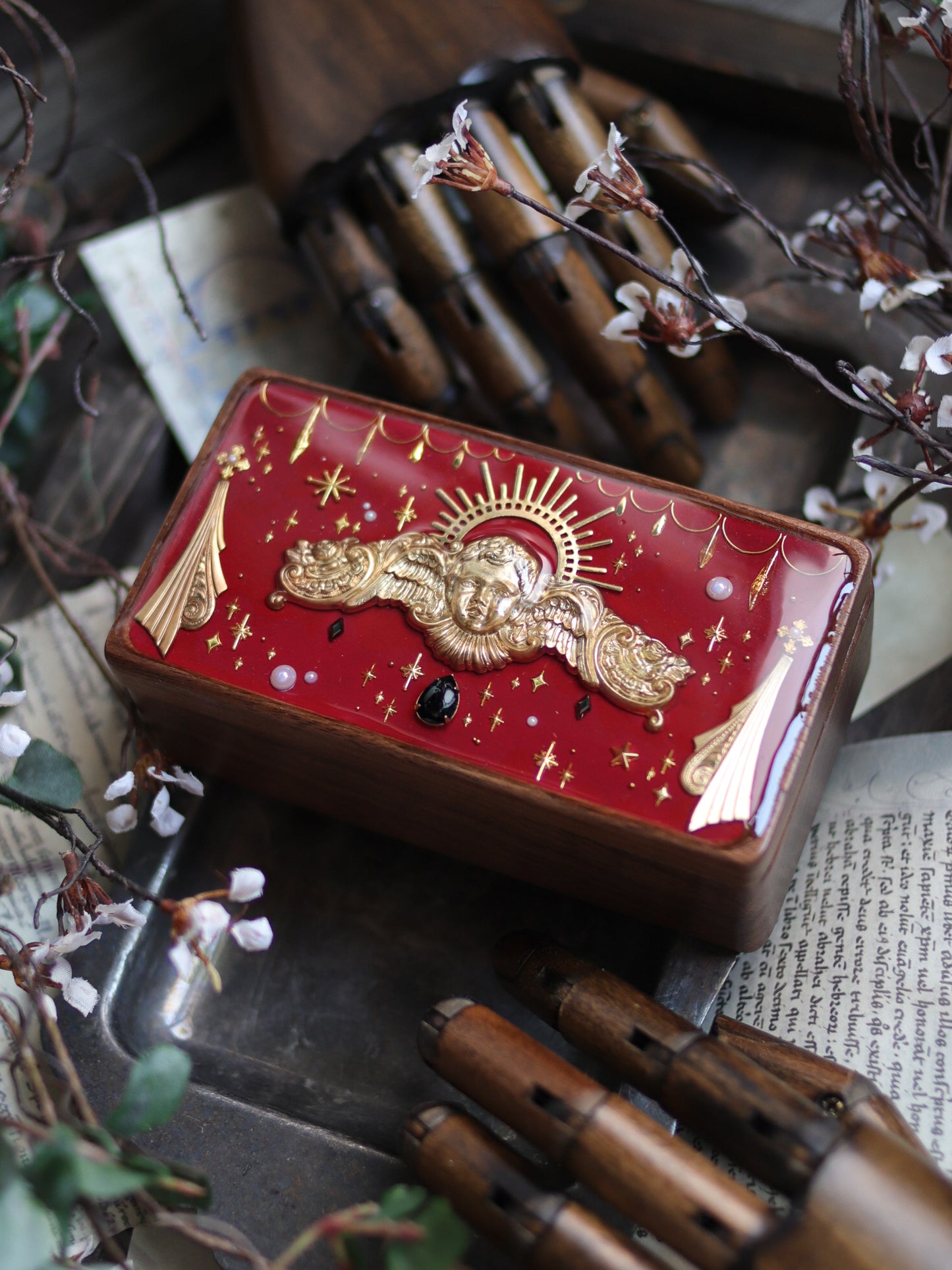 Vintage style walnut jewelry box - Red angel