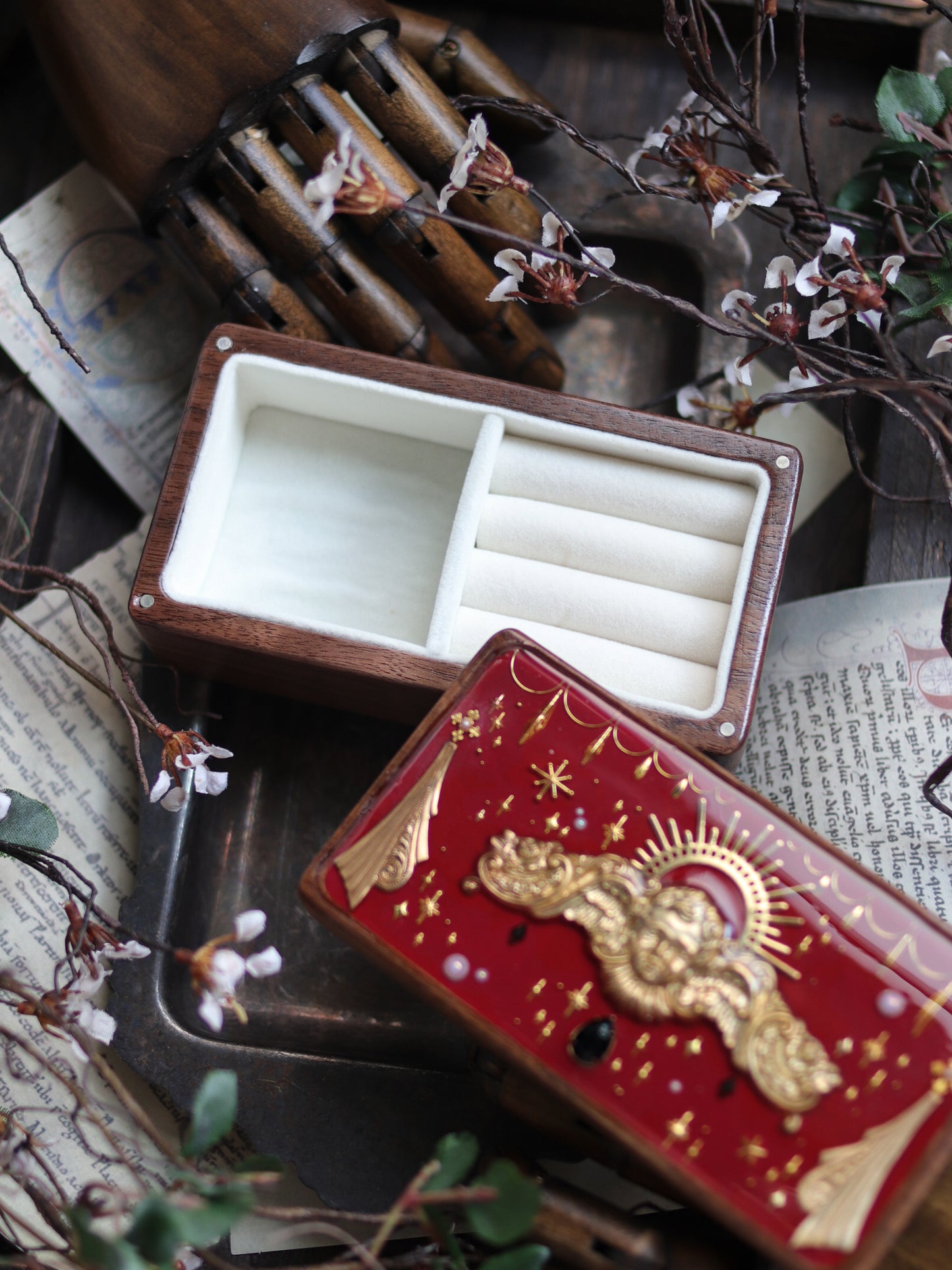 Vintage style walnut jewelry box - Red angel