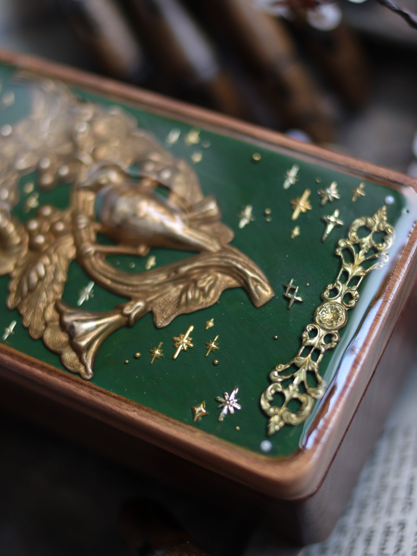 Vintage style walnut jewelry box - Garden bird