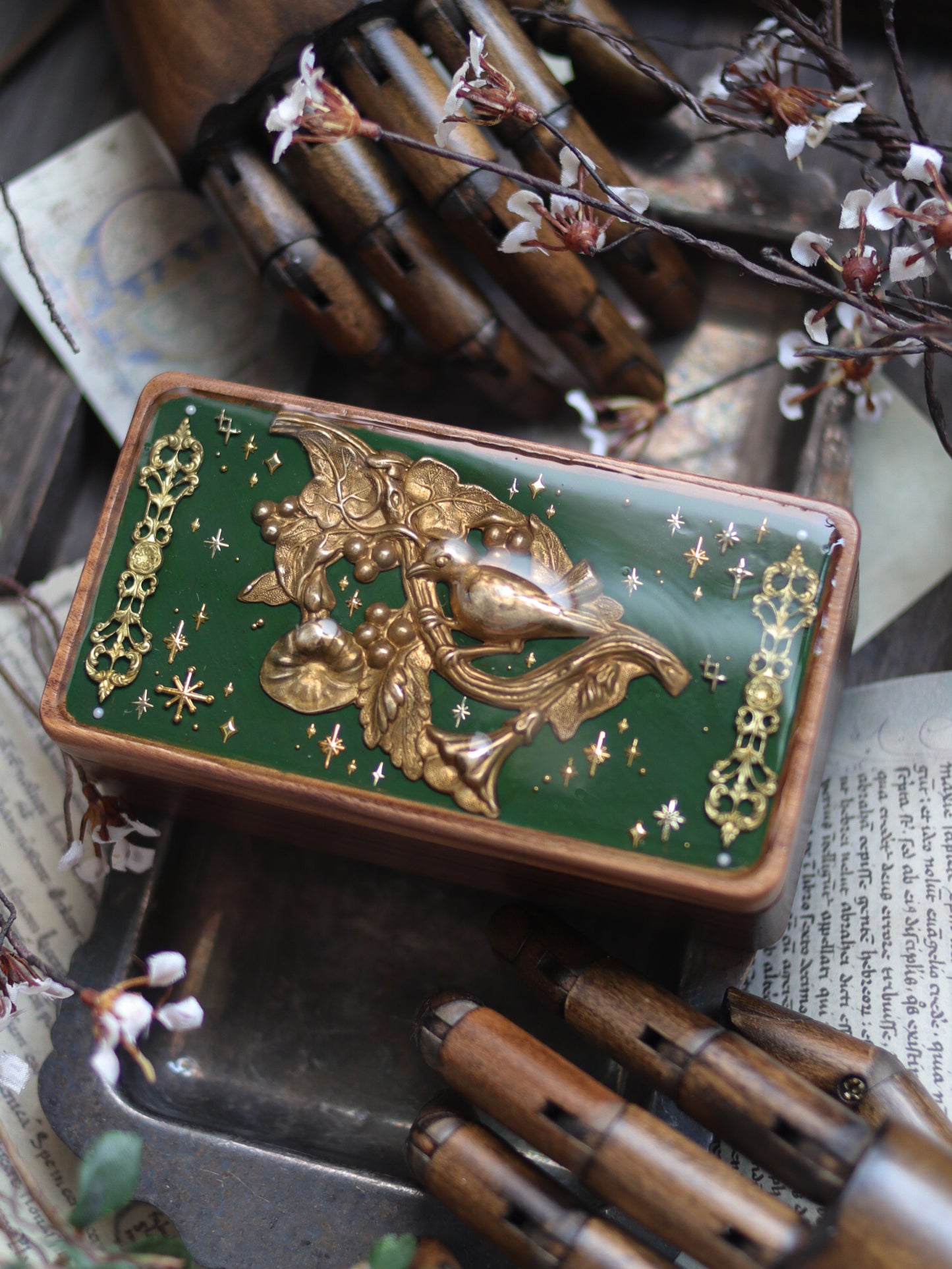 Vintage style walnut jewelry box - Garden bird