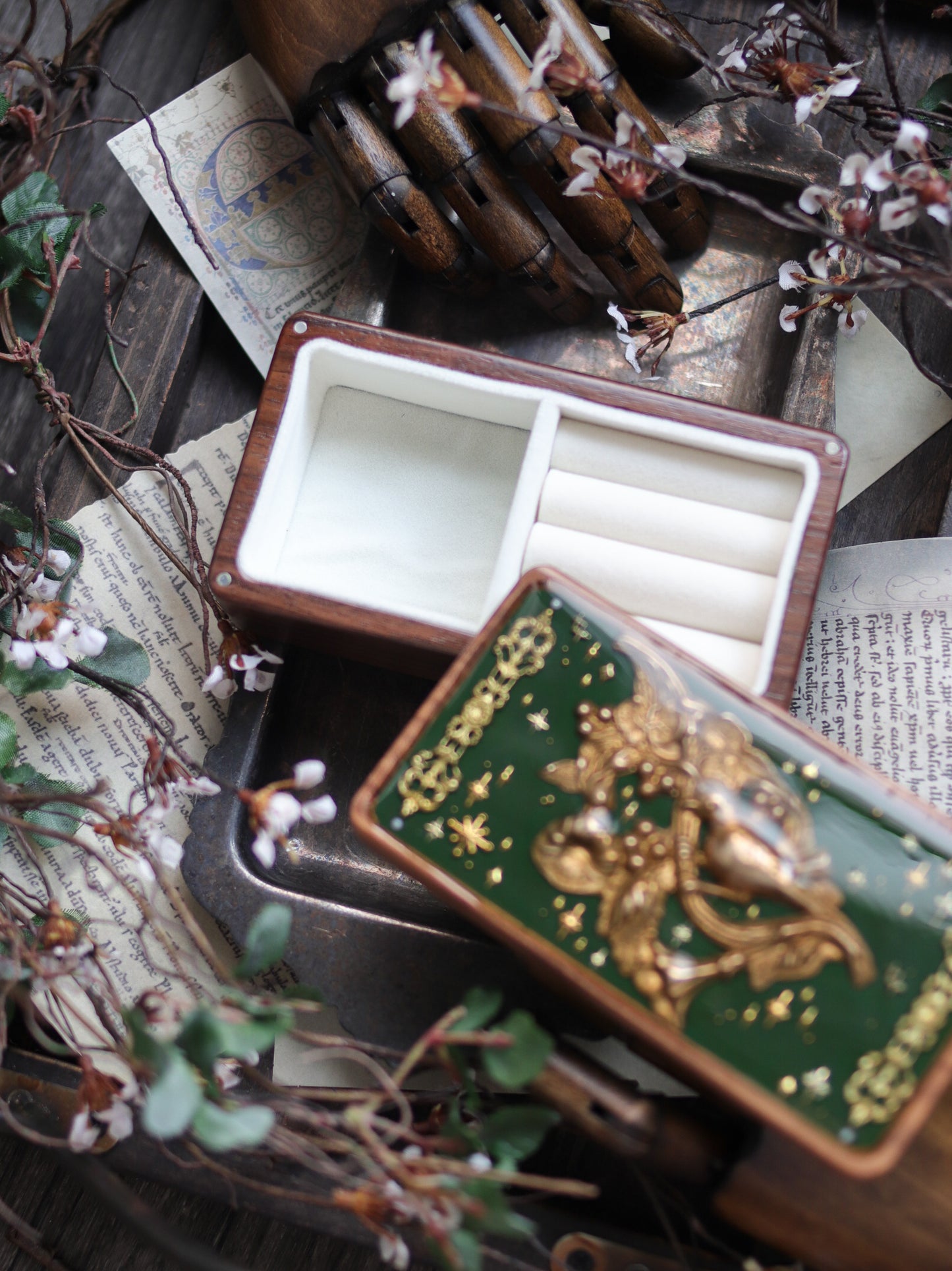 Vintage style walnut jewelry box - Garden bird