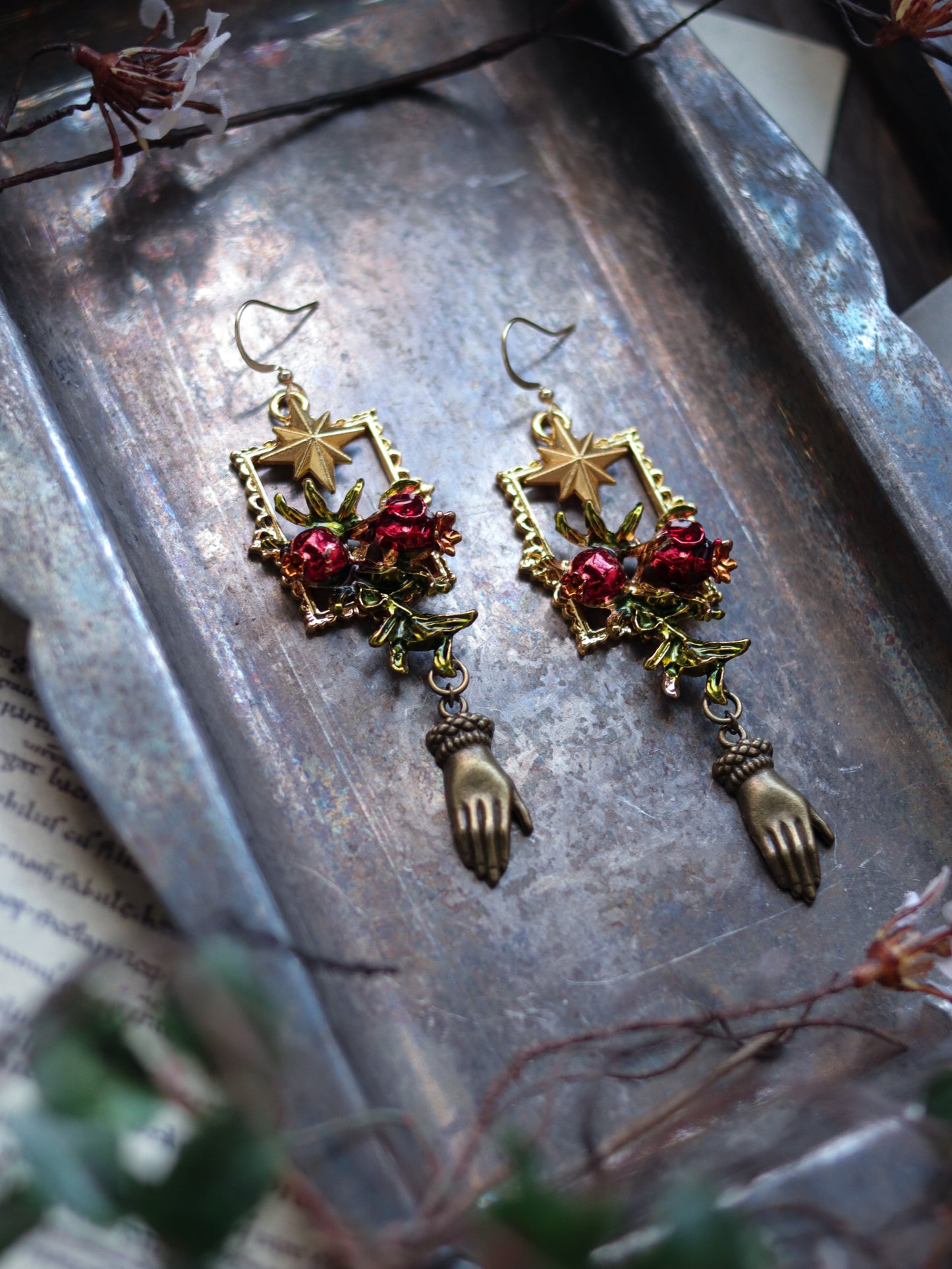 Vintage style earrings - Forbidden hand