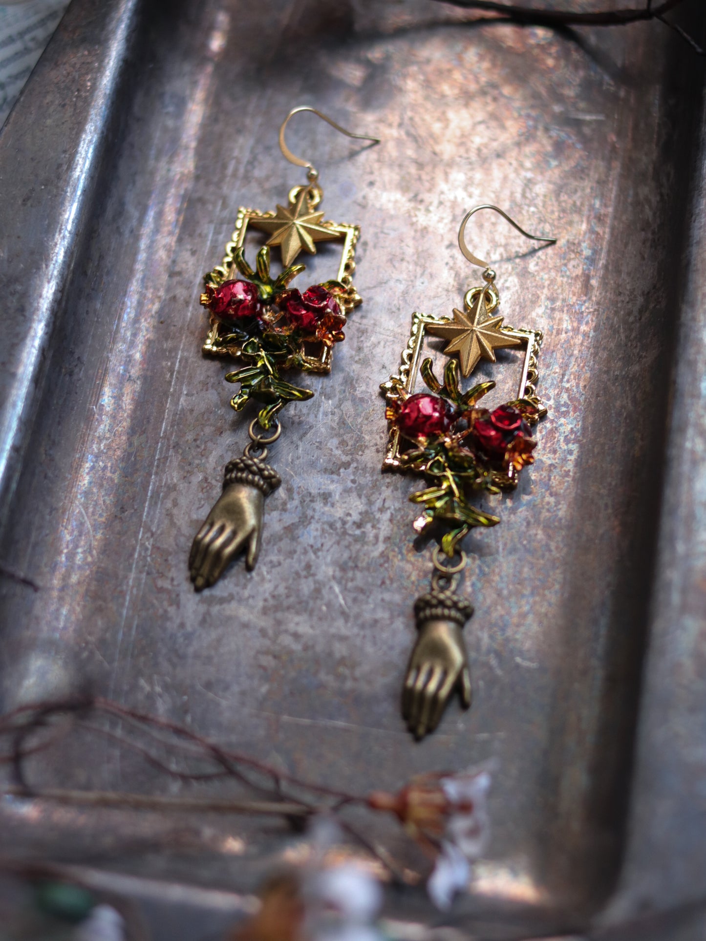 Vintage style earrings - Forbidden hand