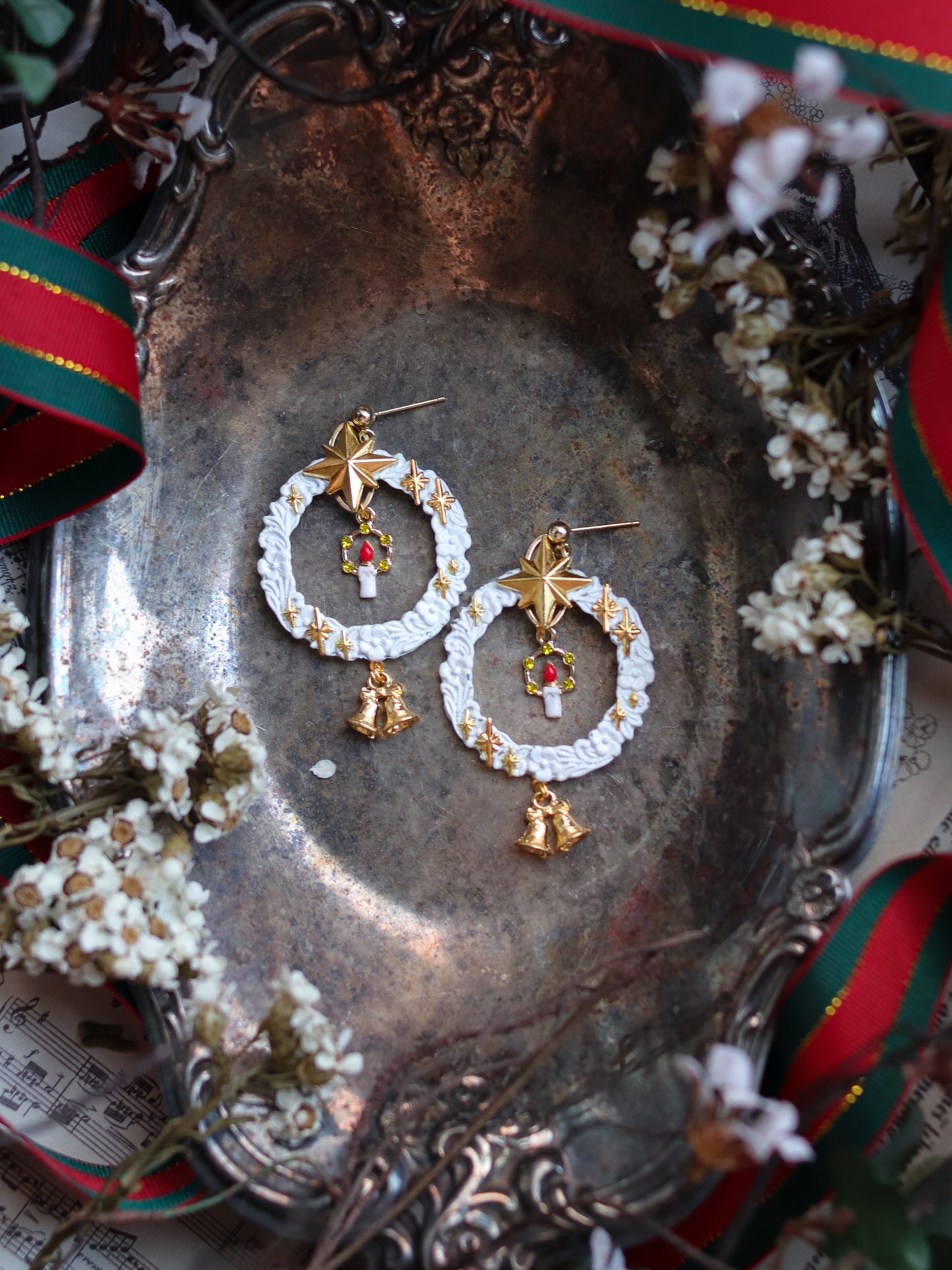 Vintage style earrings - White Christmas Wreath