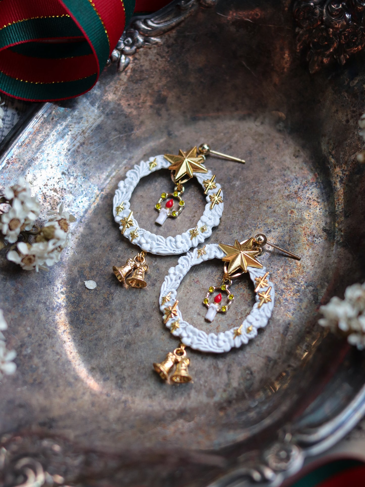 Vintage style earrings - White Christmas Wreath