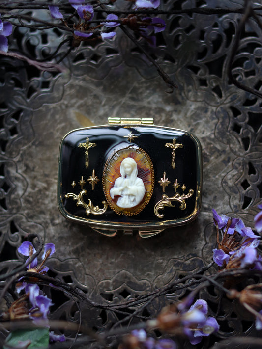 Vintage style mini jewelry pill box - Maria