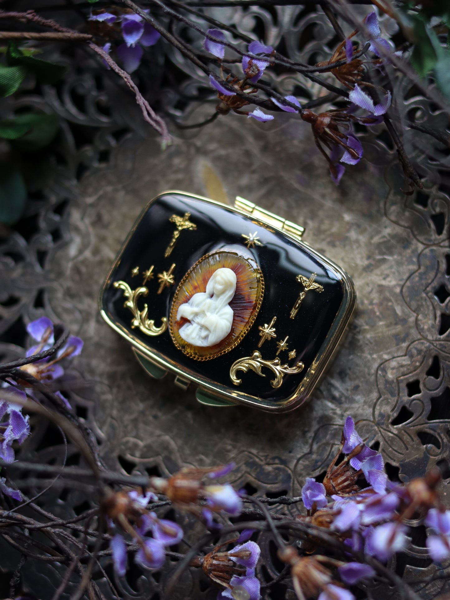 Vintage style mini jewelry pill box - Maria