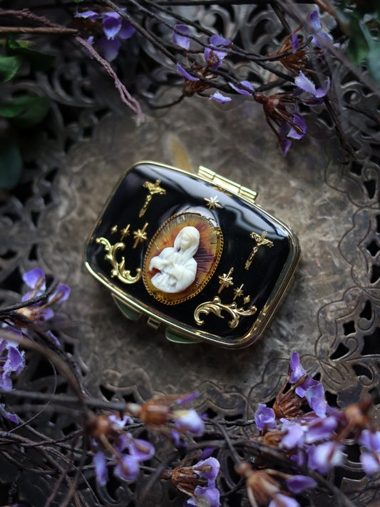 Vintage style mini jewelry pill box - Maria