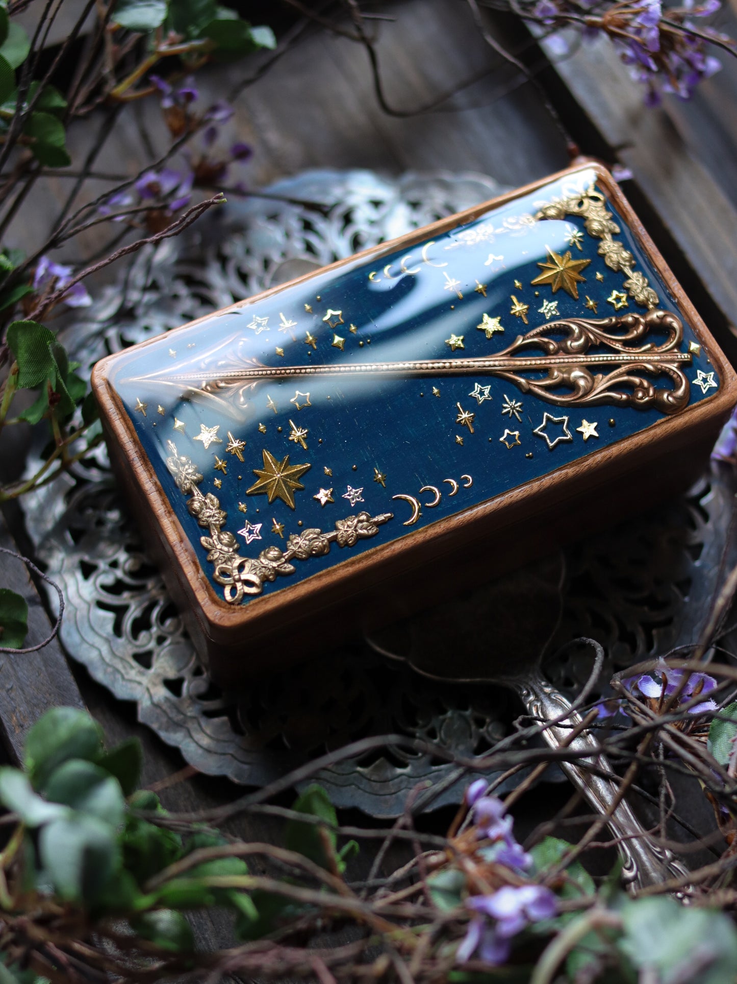 Vintage style walnut jewelry box - Cupid's arrow