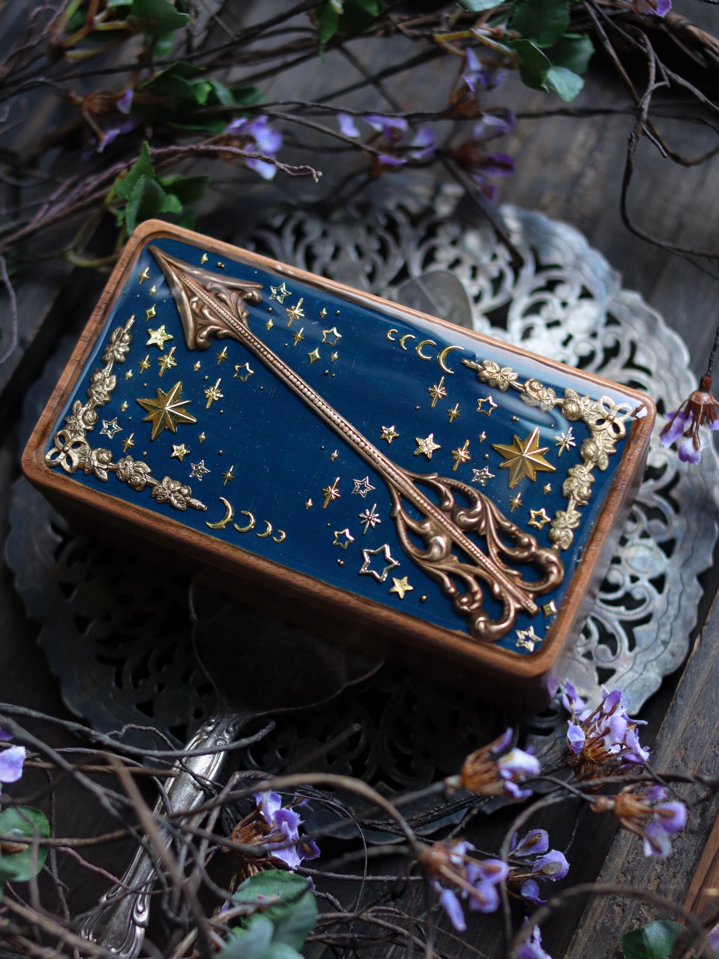 Vintage style walnut jewelry box - Cupid's arrow