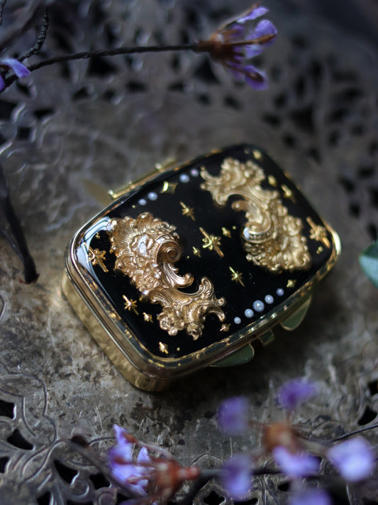 Vintage style mini jewelry pill box - lassical decoration