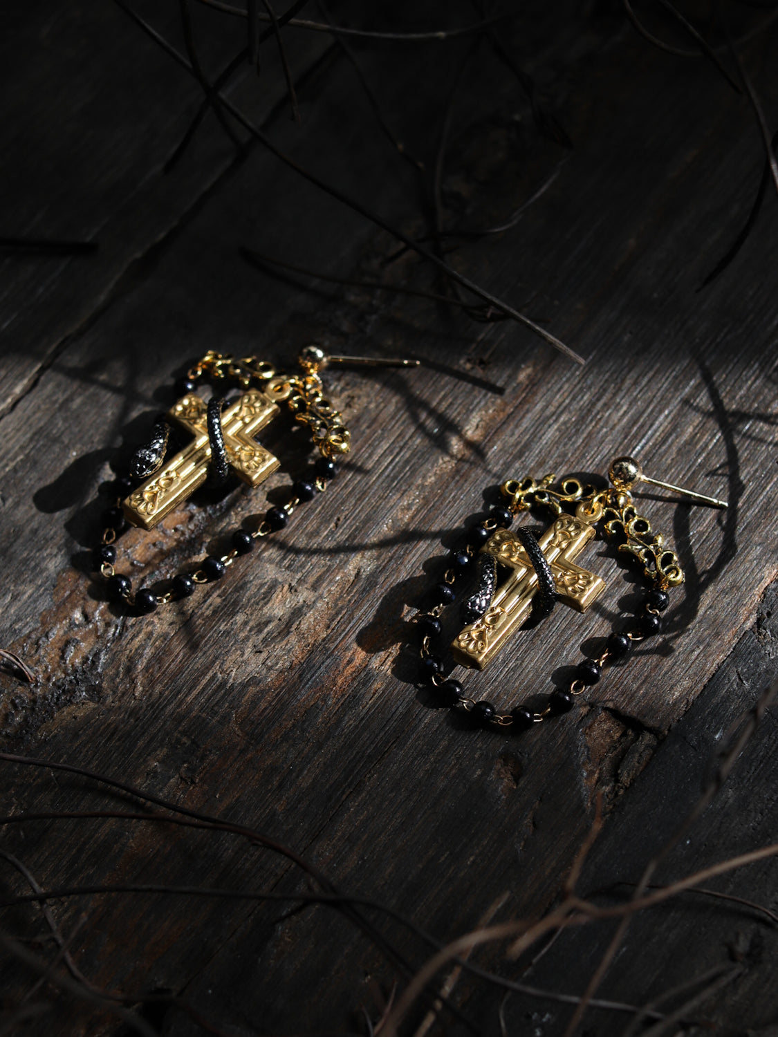 Vintage style earrings - Black snake in paradise：Twine