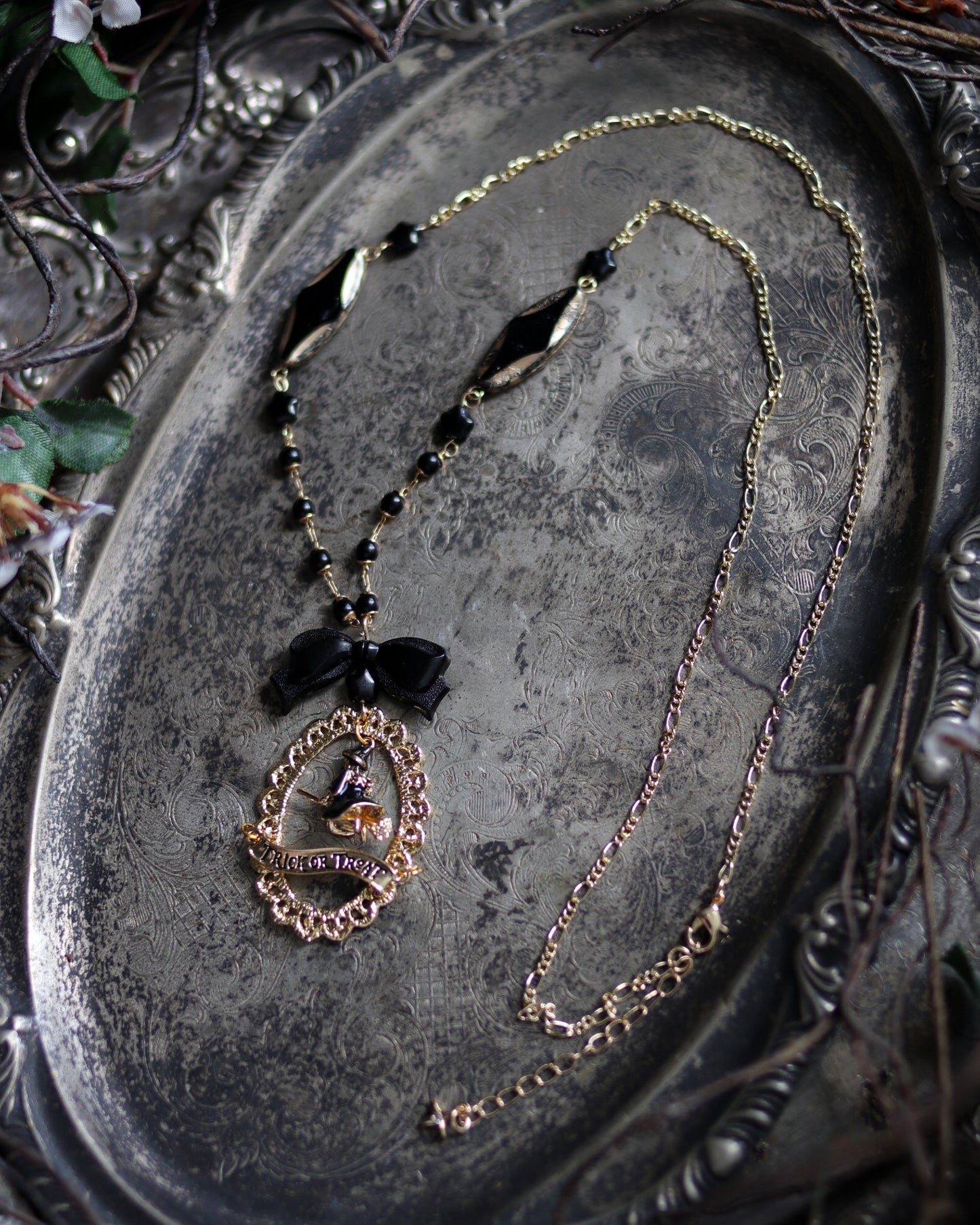 Vintage style necklace - Witch's Mischief